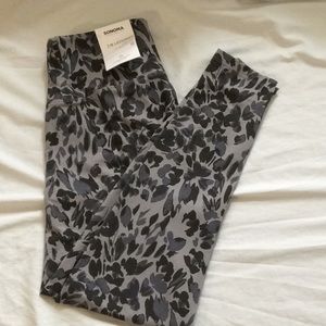 3/$25🌹Sonoma Floral Gray  High Rise Legging